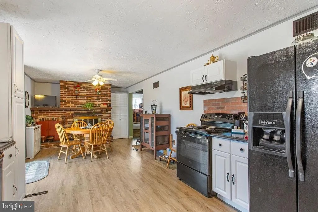 15 Albright Dr, Hanover, PA 17331