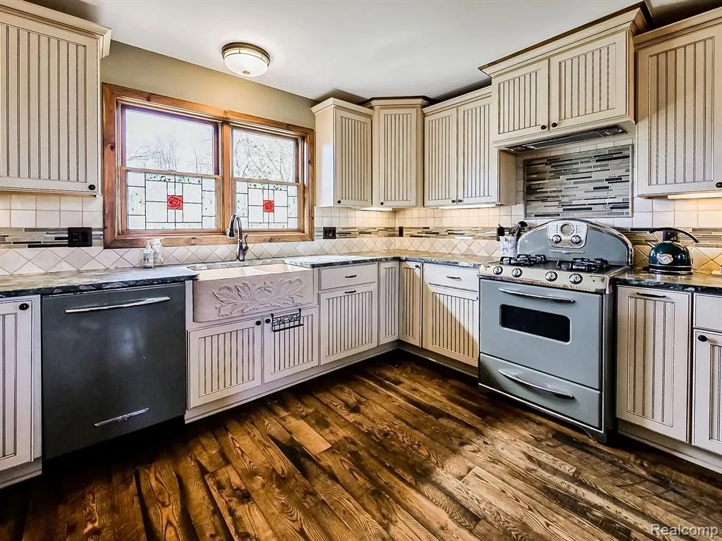 5175 Parview Dr, Village of Clarkston, MI 48346 Home for Rent