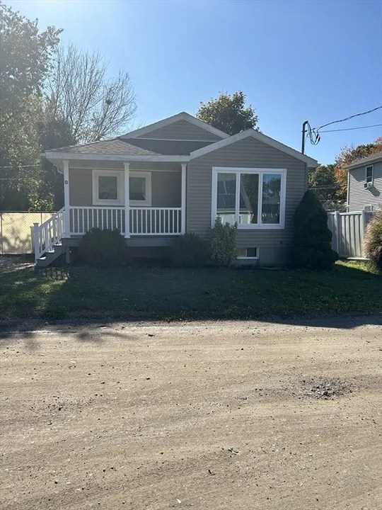 8 Bow St, Halifax, MA 02338 435,000