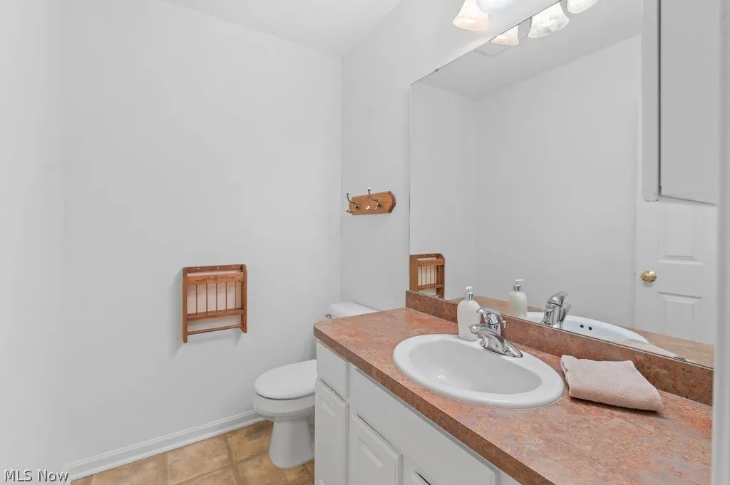 For Sale 411 Stonehedge Dr, Elyria, OH 44035