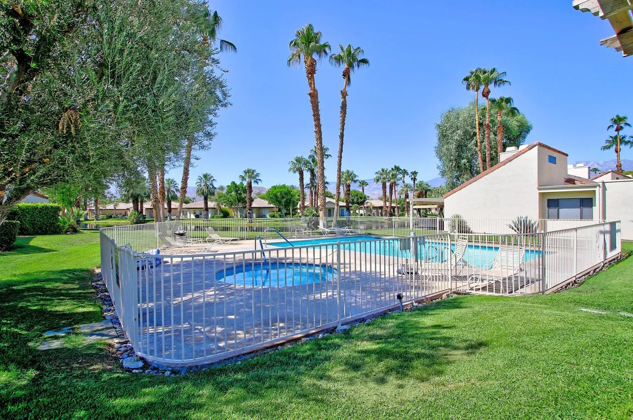 420 Forest Hills Dr E, Rancho Mirage, CA 92270