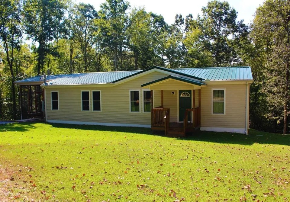 1588 N Lowe Rd, Crossville, TN 38571