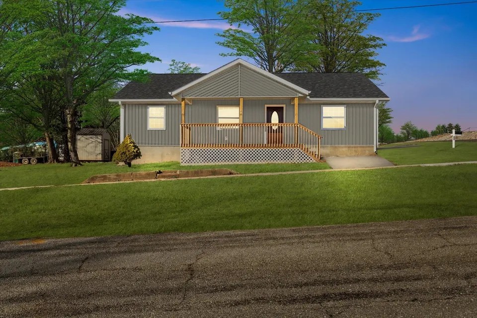 301 N Myrtle St, Pierce City, MO 65723