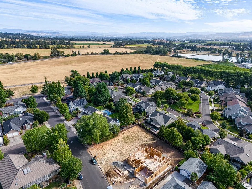 620 Carriage Ln, Jacksonville, OR 97530 279,000