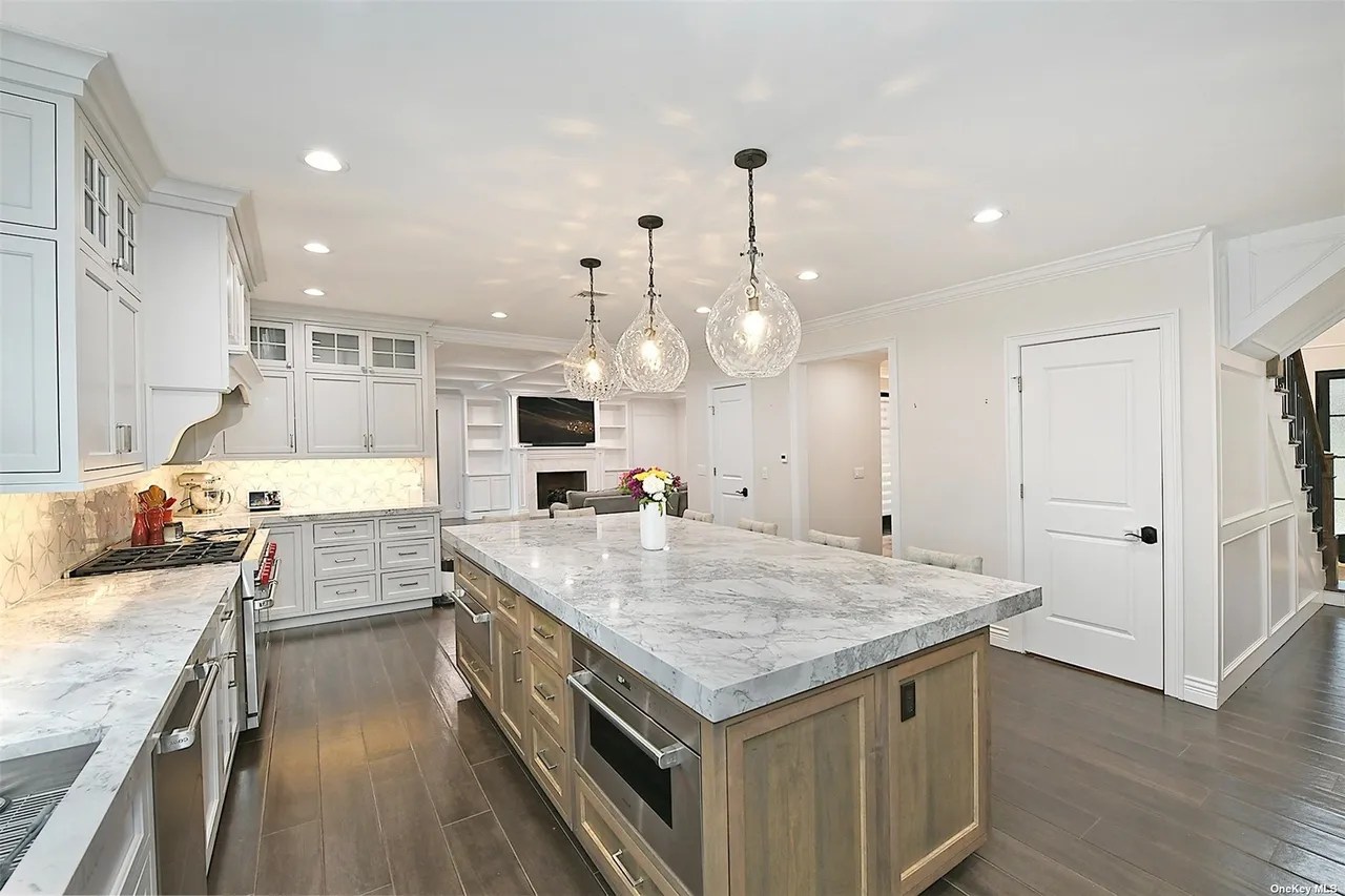 For Sale 10 Yardley Dr, Dix Hills, NY 11746