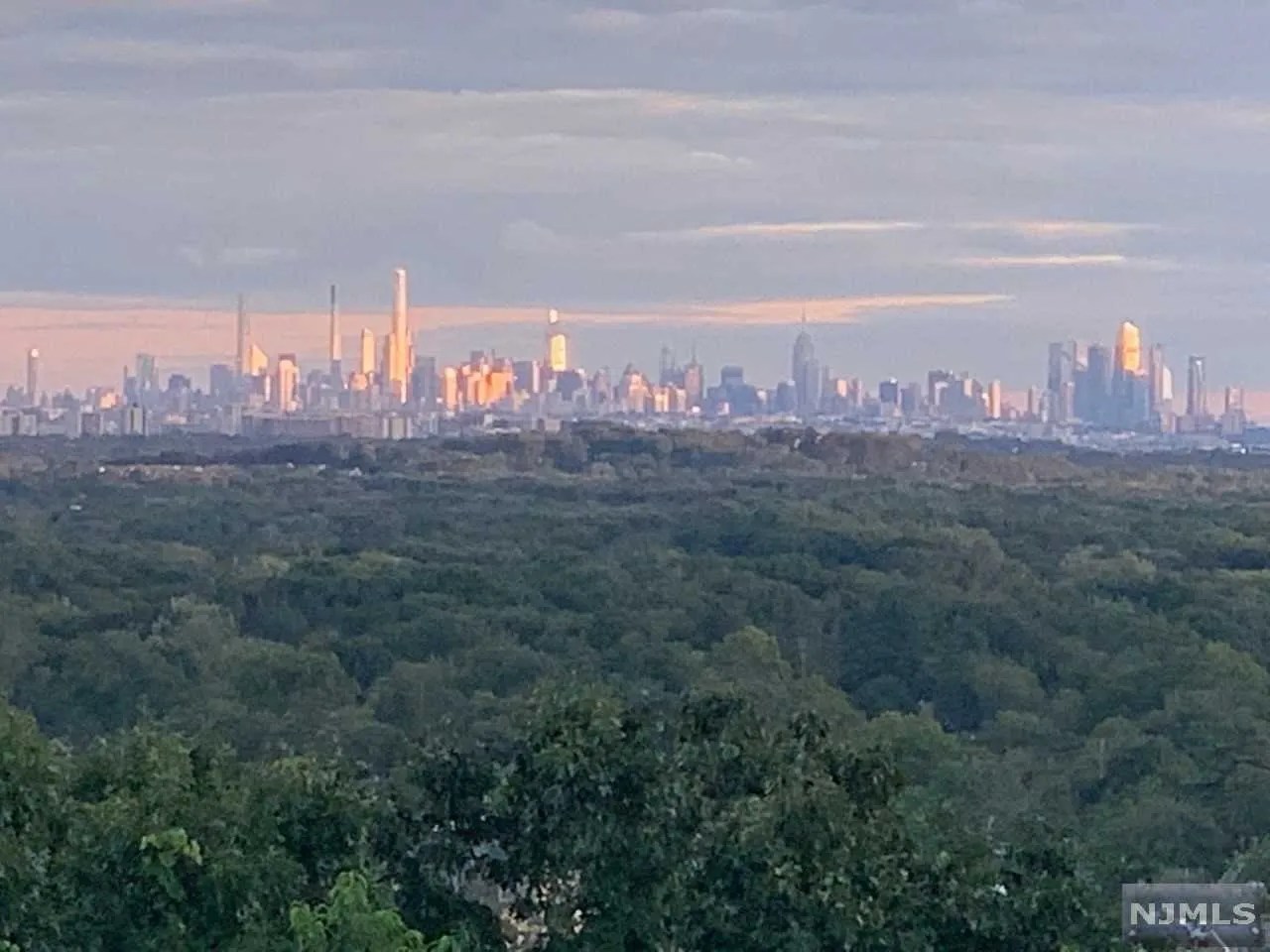 240 Crest Rd, Ridgewood, NJ 07450