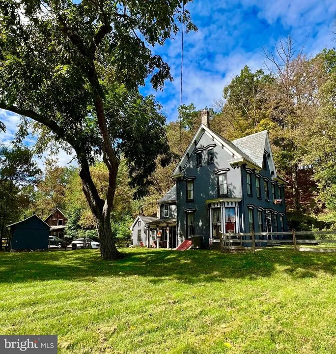 9754 Easton Rd, Kintnersville, PA 18930