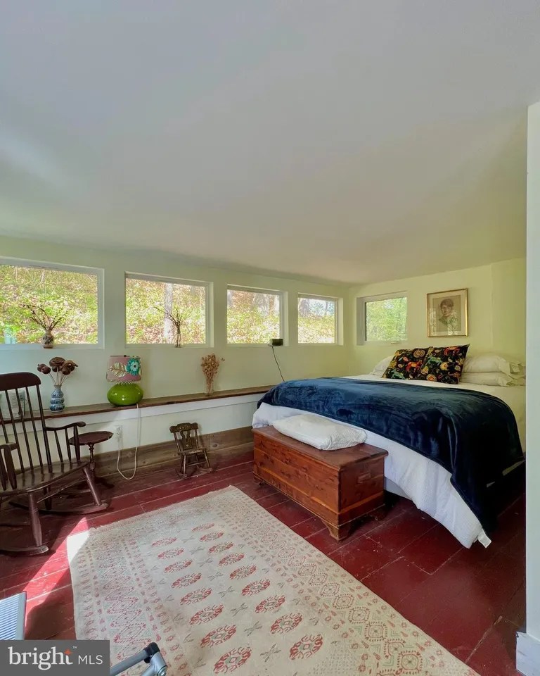 9754 Easton Rd, Kintnersville, PA 18930