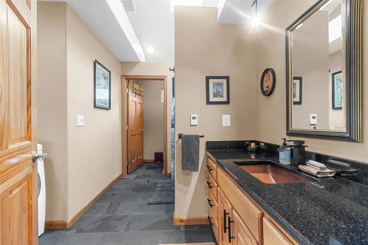 400 Nugget Ln, Gasquet, CA 95543