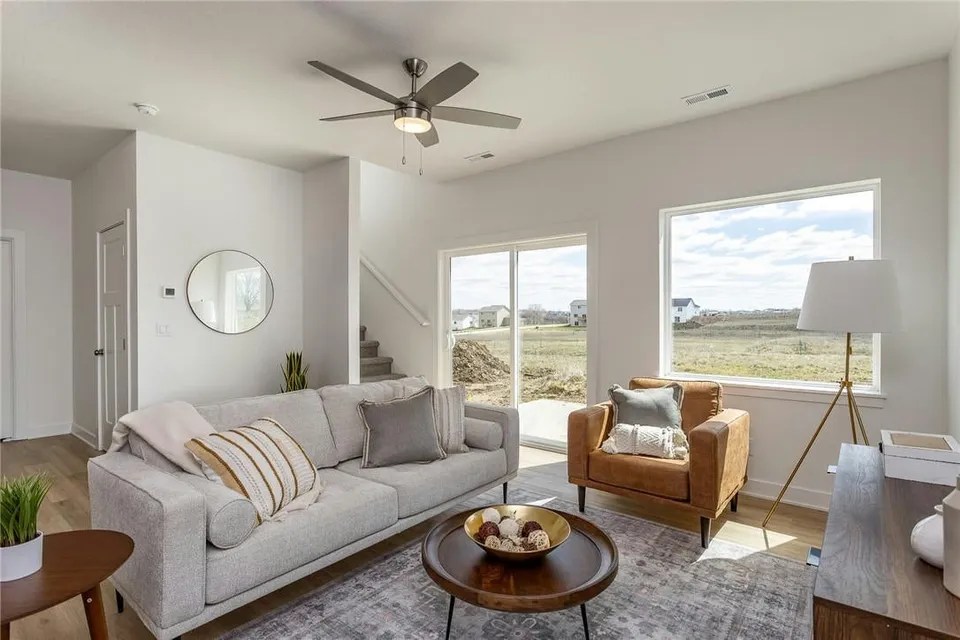 706 Greenwell Pl, Norwalk, IA 50211 244,900