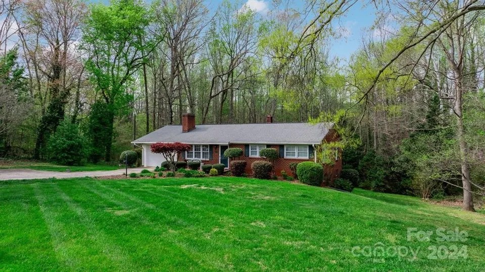 2554 Smyre Farm Rd, Newton, NC 28658