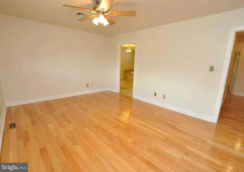 5 Erynwood Ave, Marlton, NJ 08053