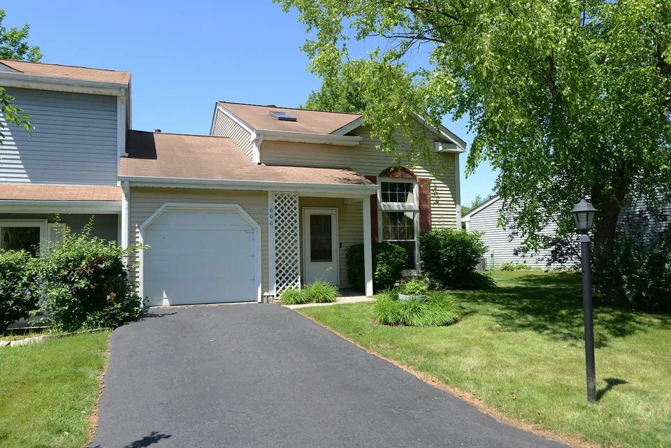 For Sale 666 Yale Ln, Island Lake, IL 60042