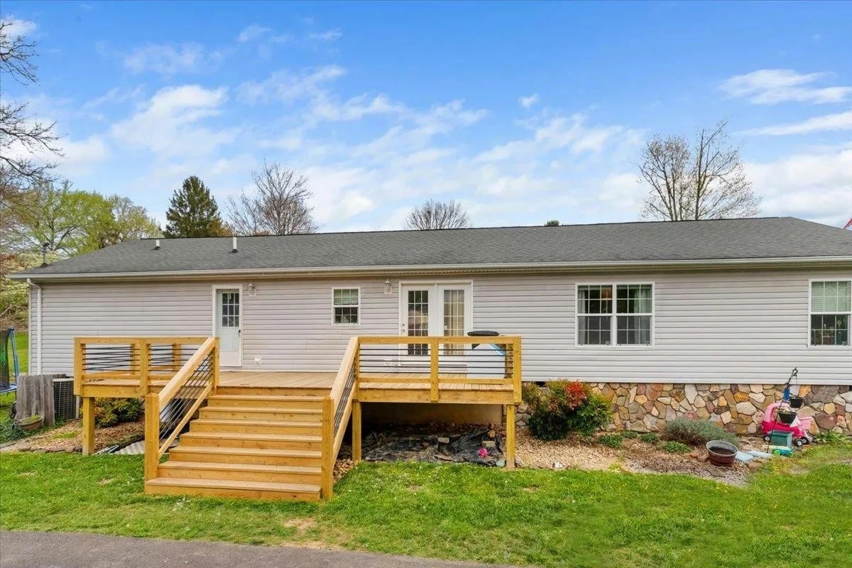 For Sale 417 Lawndale Dr, Pearisburg, VA 24134