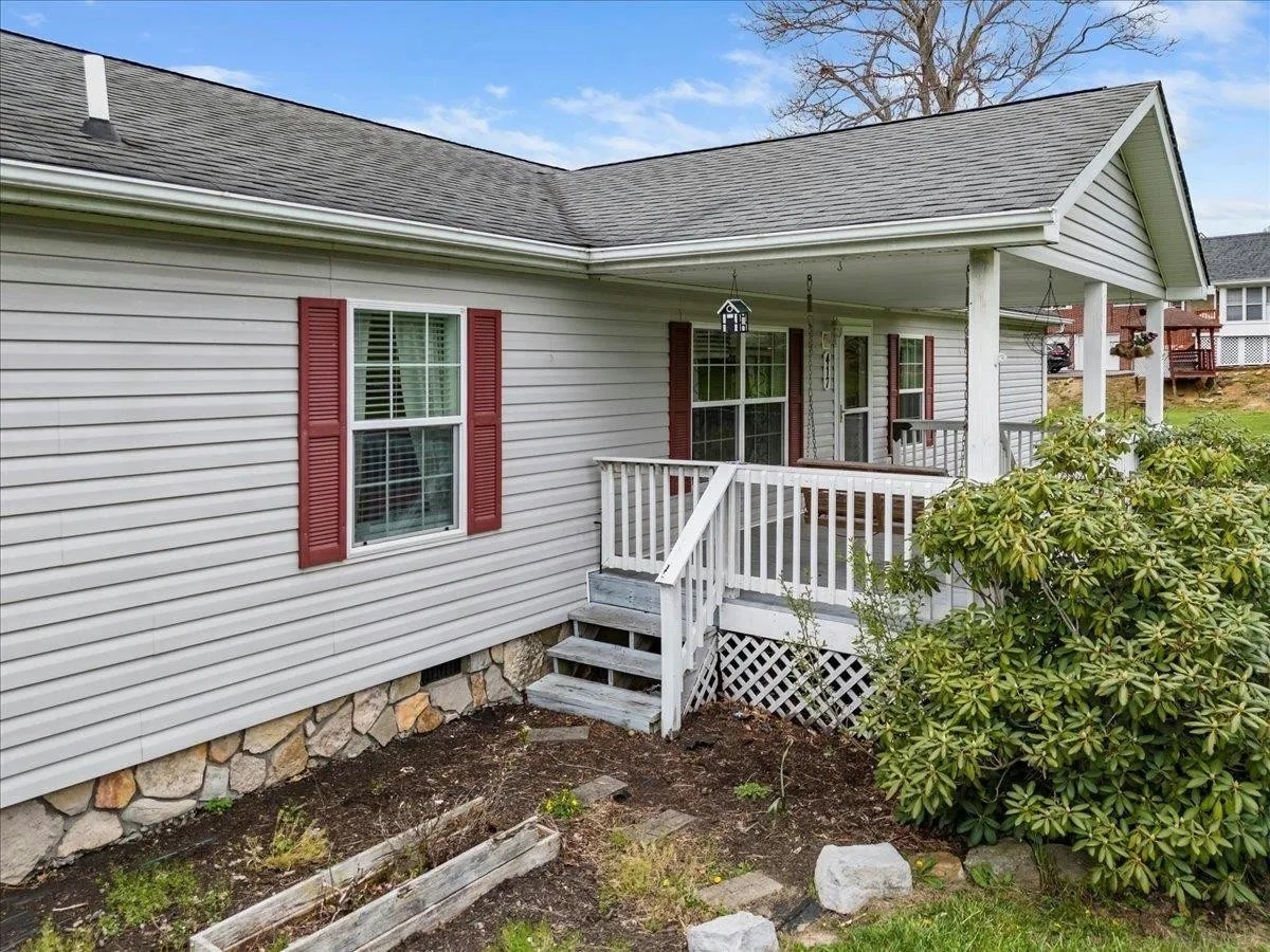 For Sale 417 Lawndale Dr, Pearisburg, VA 24134