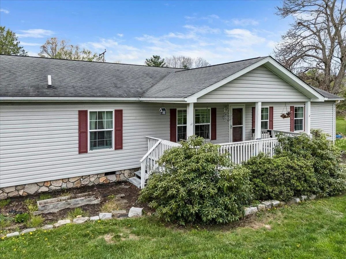 For Sale 417 Lawndale Dr, Pearisburg, VA 24134