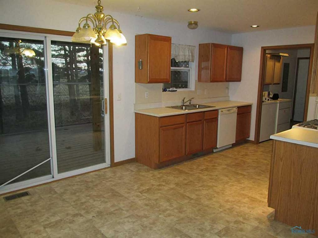 329 Dogwood Ln, Delta, OH 43515