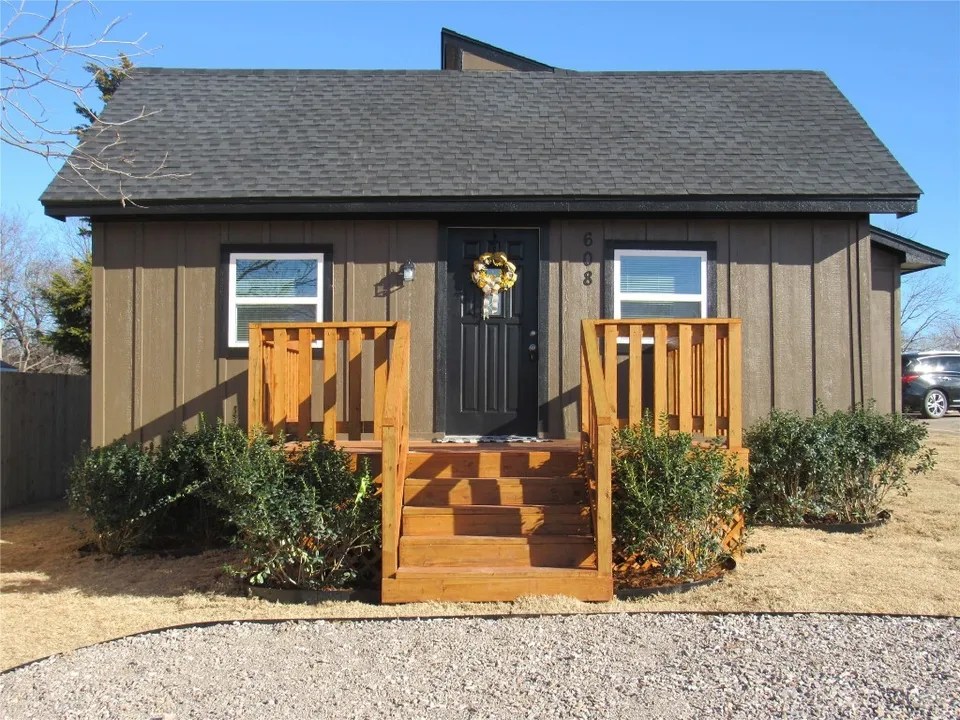 608 Cedar Ave, Wellston, OK 74881