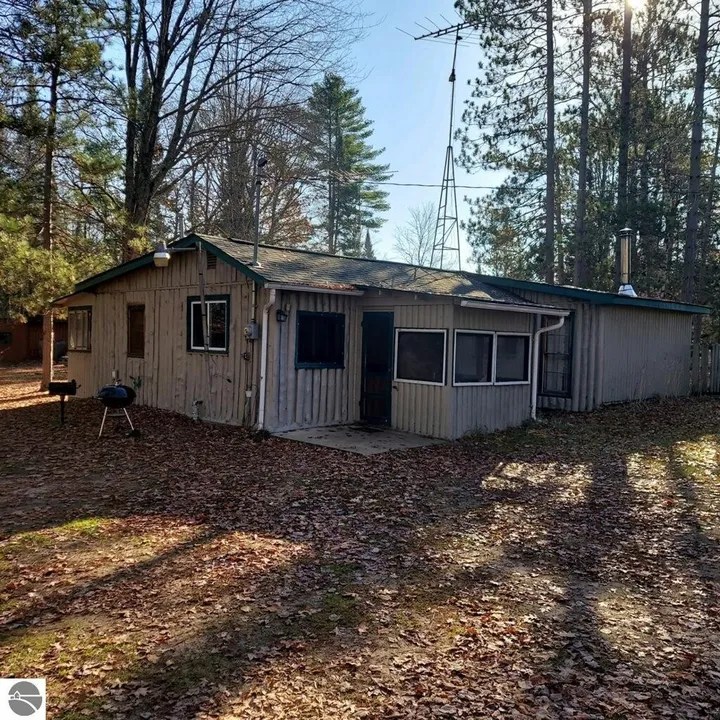 1400 Rainbow Park Trl, Luzerne, MI 48647 99,000