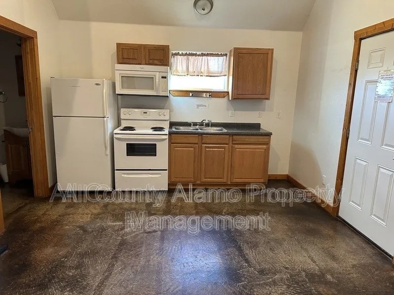 573 State Highway 97 E 101, Floresville, TX 78114 Home for Rent