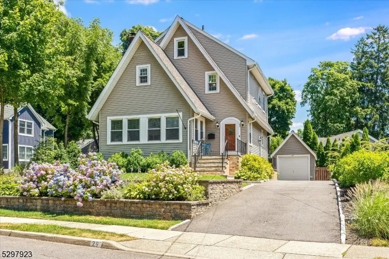 29 S Highwood Ave, Glen Rock, NJ 07452