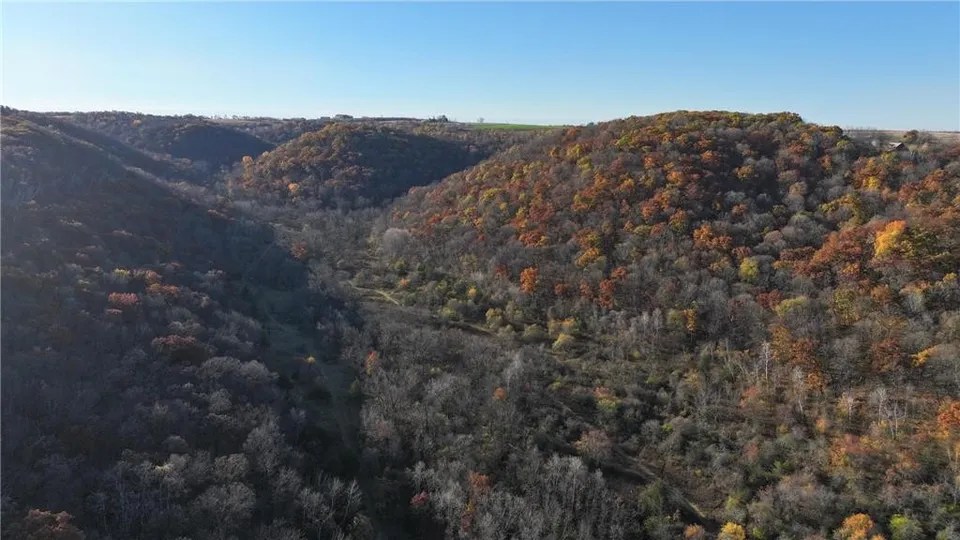 E Twin Ridge Rd, Houston, MN 55943 1,300,000