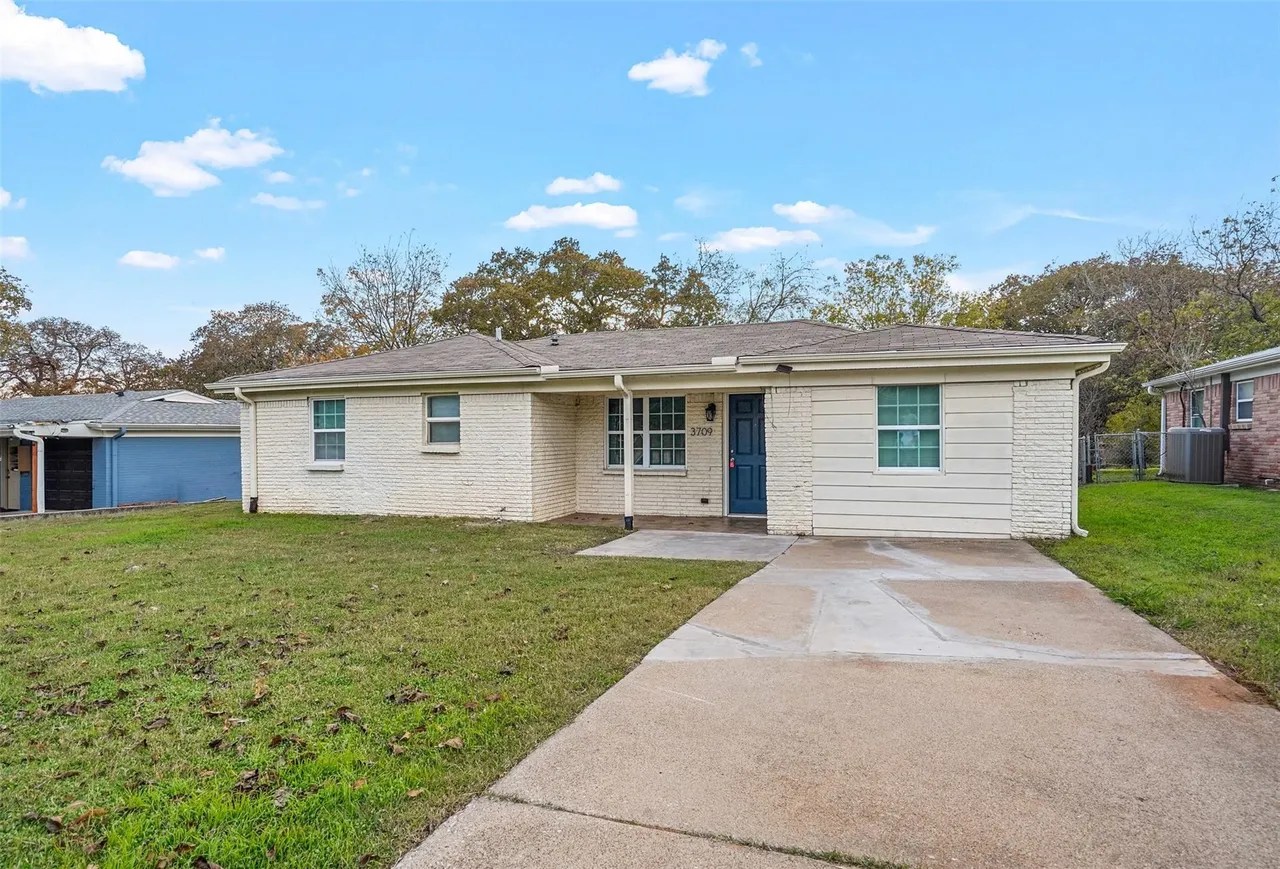 3709 Delaware Trl, Lake Worth, TX 76135 Home for Rent
