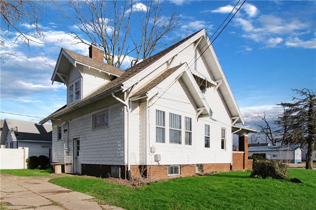 1103 Madison Ave, Charleston, IL 61920