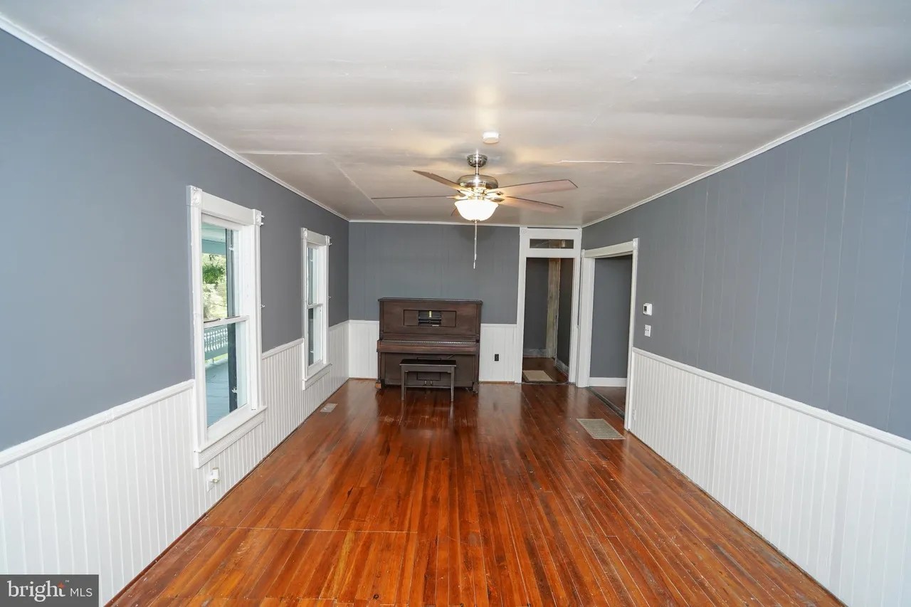 106 H St, Mountain Lake Park, MD 21550