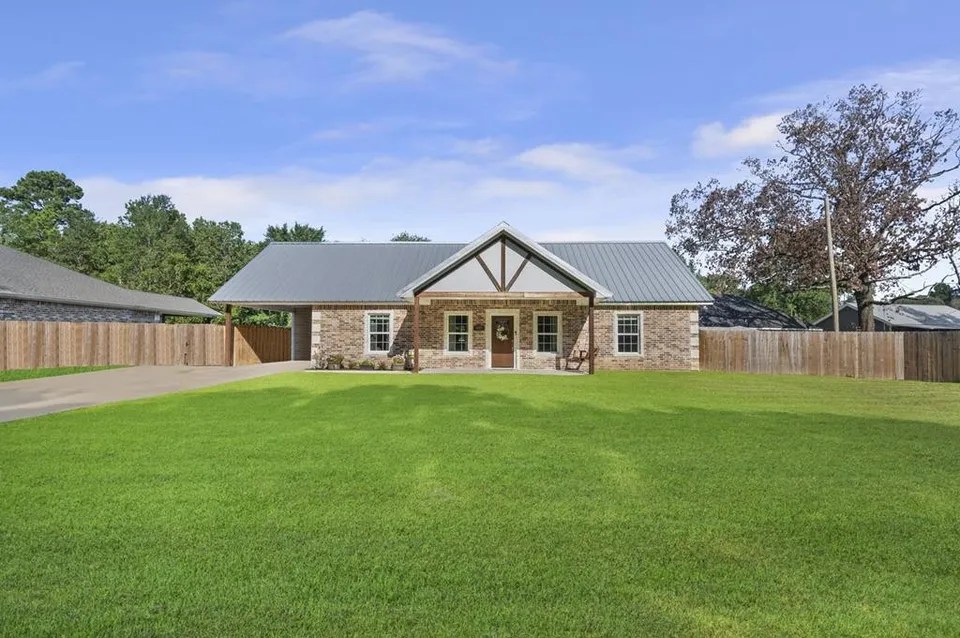 1003 Holubec St, Diboll, TX 75941 288,500