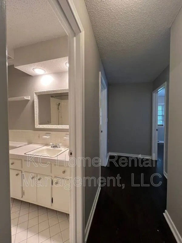 6708 W 71st Ter, Overland Park, KS 66204 Home for Rent