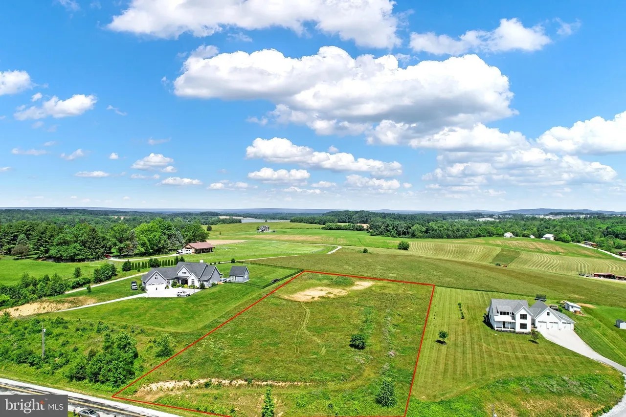 87 Leppo Mill Rd, Hanover, PA 17331