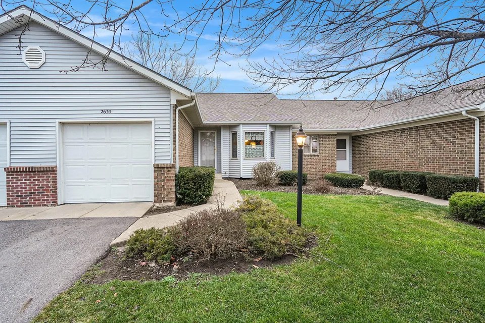 2635 Falcon Pointe Dr NW, Walker, MI 49534