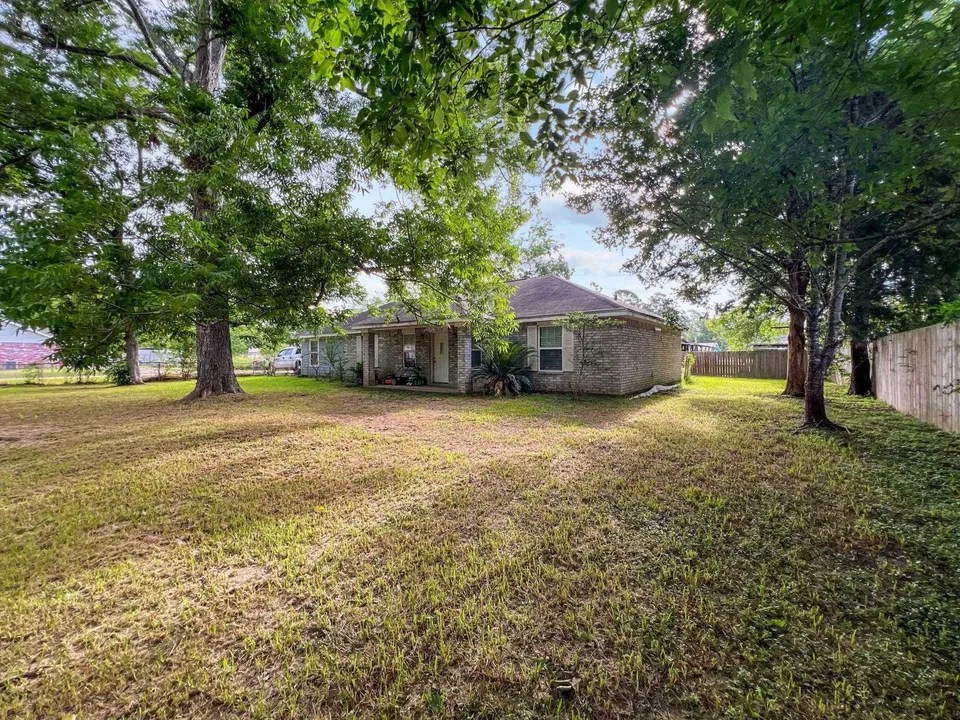 1015 Mitchell St, Sour Lake, TX 77659 249,000