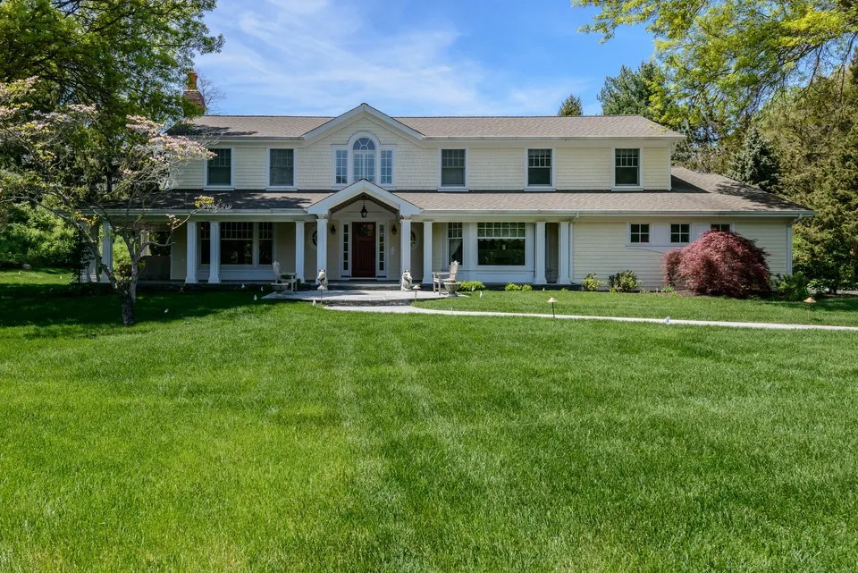 16 Grouse Ln, Lloyd Harbor, NY 11743