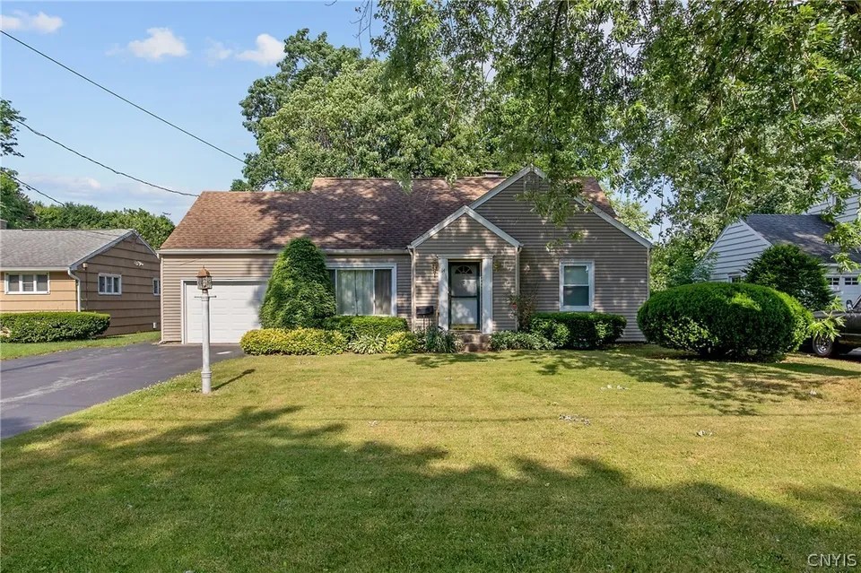 For Sale 14 Fay Park Dr, Salina, NY 13212