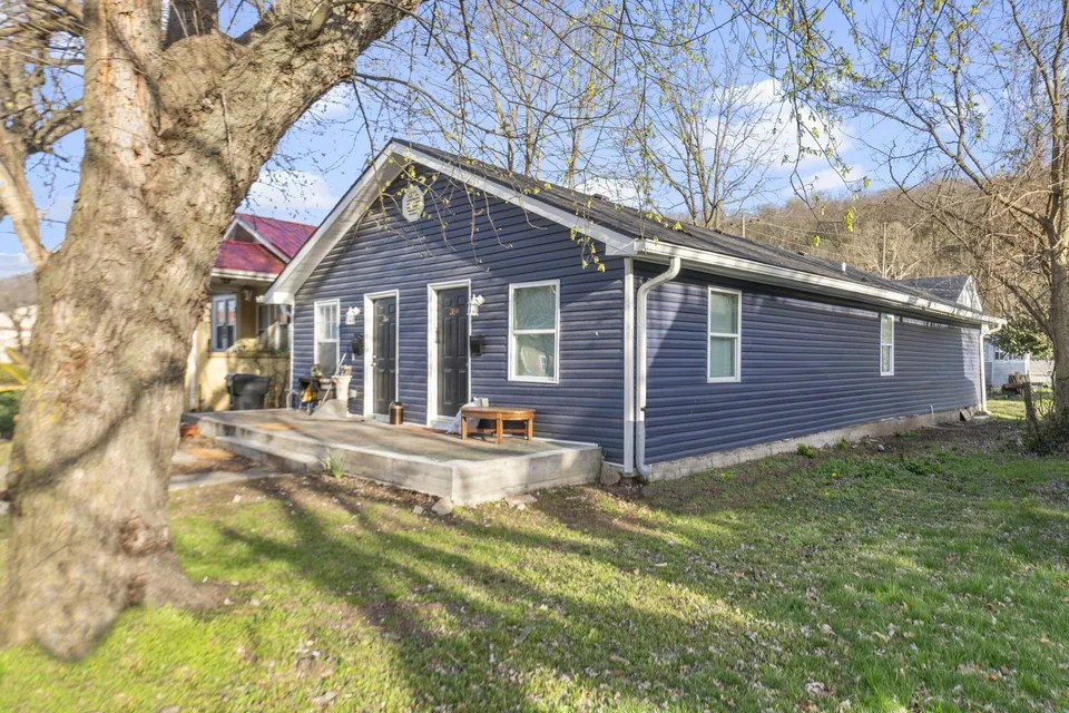 359361 Holmes St, Frankfort, KY 40601