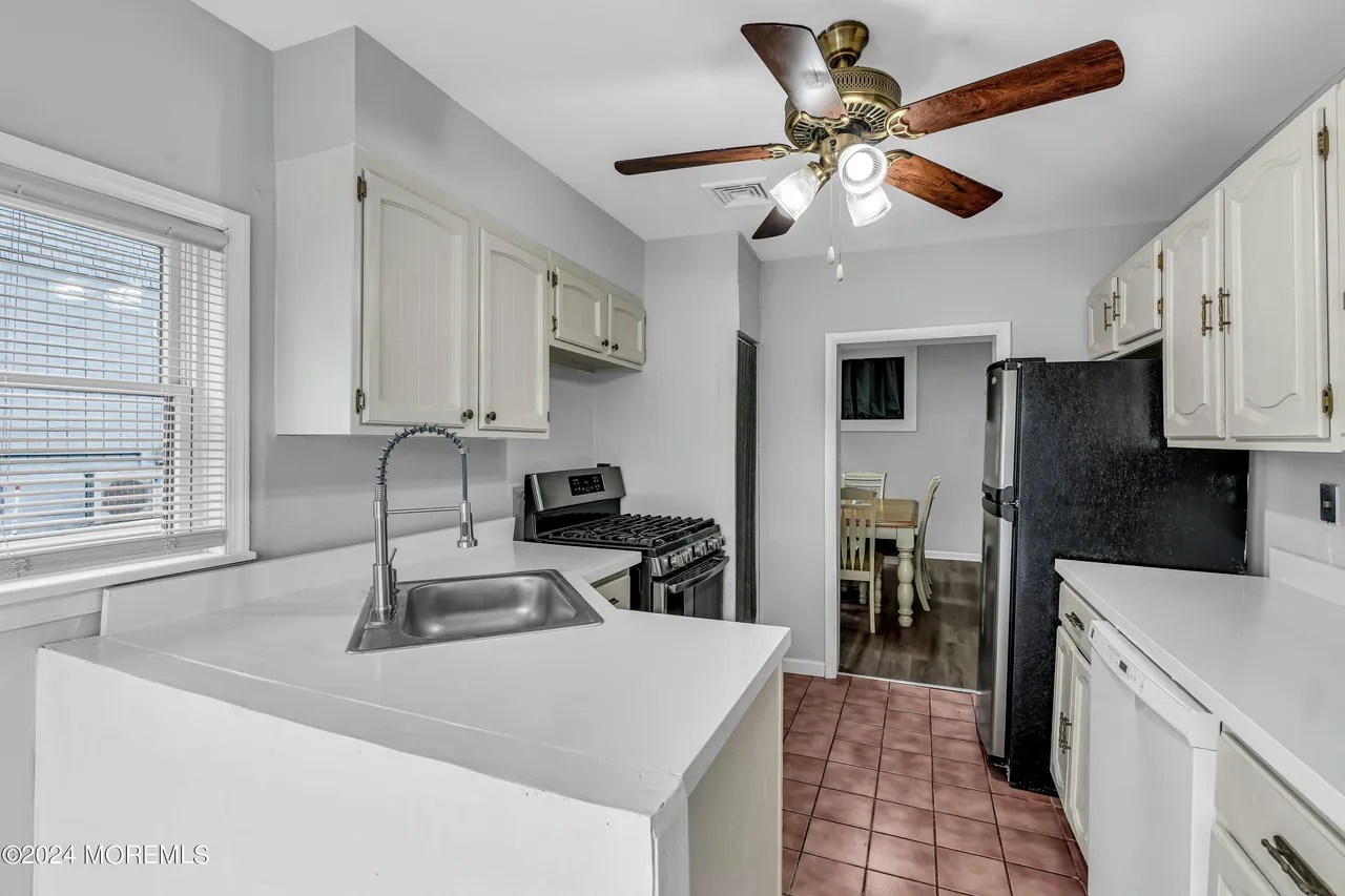 For Sale 113 Burlington Ave, Leonardo, NJ 07737