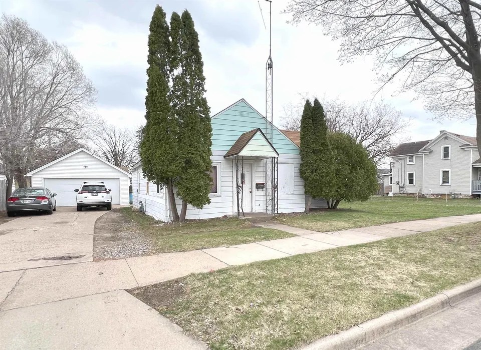 For Sale 1227 S 10th Ave, Wausau, WI 54401