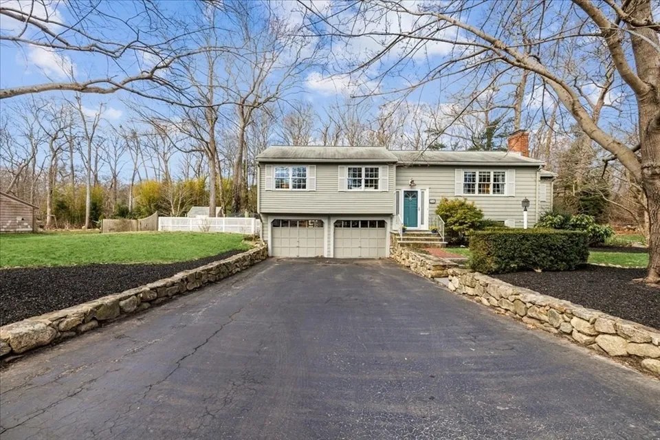 94 Aberdeen Dr, Scituate, MA 02066