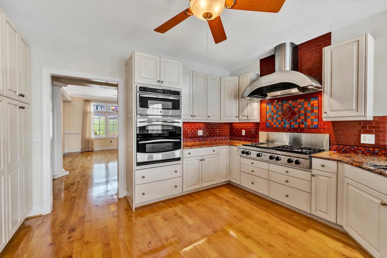 15 Tranquility Rd, VA 24121