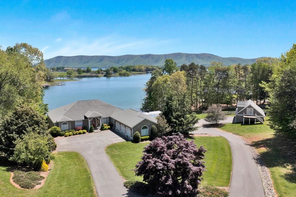 15 Tranquility Rd, VA 24121