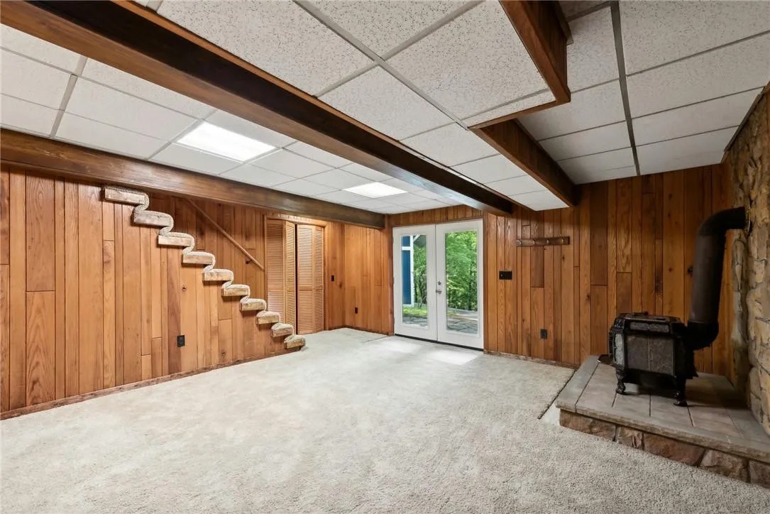 202 Greenbrier Rd, Acme, PA 15610