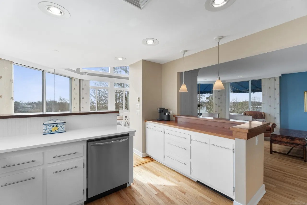 3113 Ferry Rd, Old Lyme, CT 06371 1,995,000