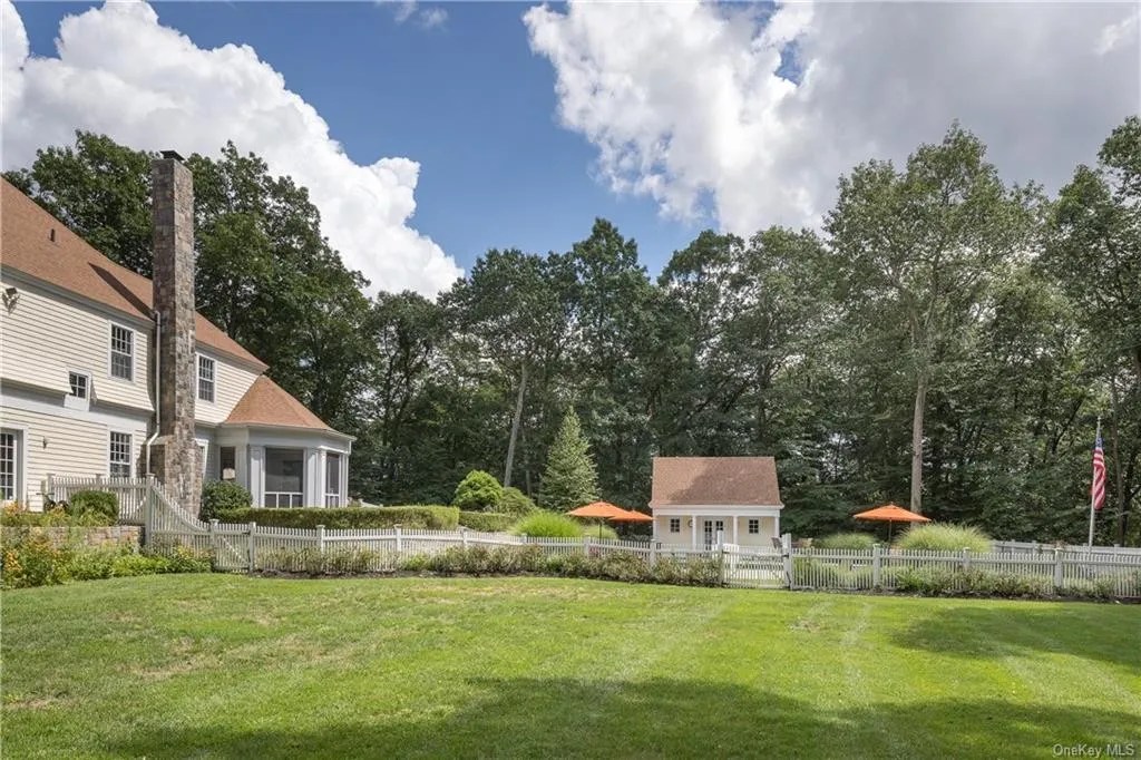 6 Rock Shelter Rd, Waccabuc, NY 10597