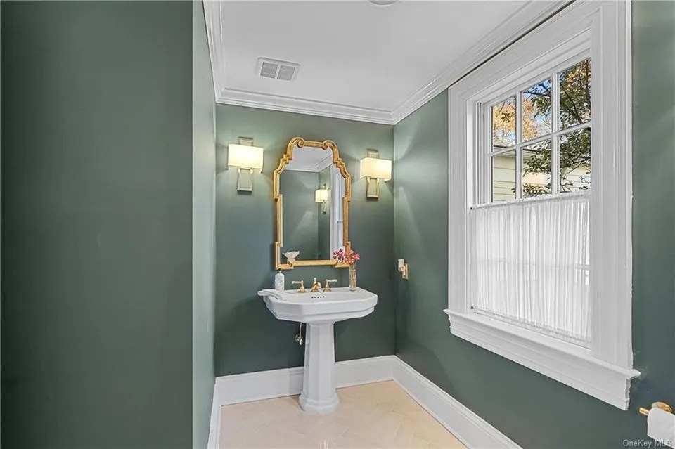 6 Rock Shelter Rd, Waccabuc, NY 10597