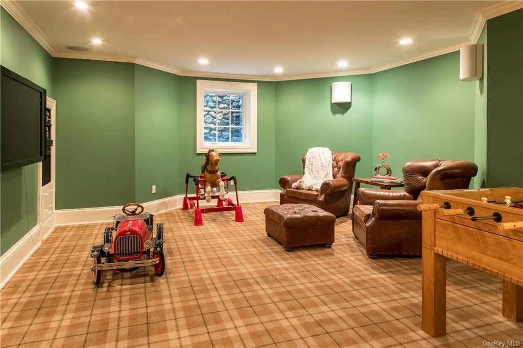 6 Rock Shelter Rd, Waccabuc, NY 10597