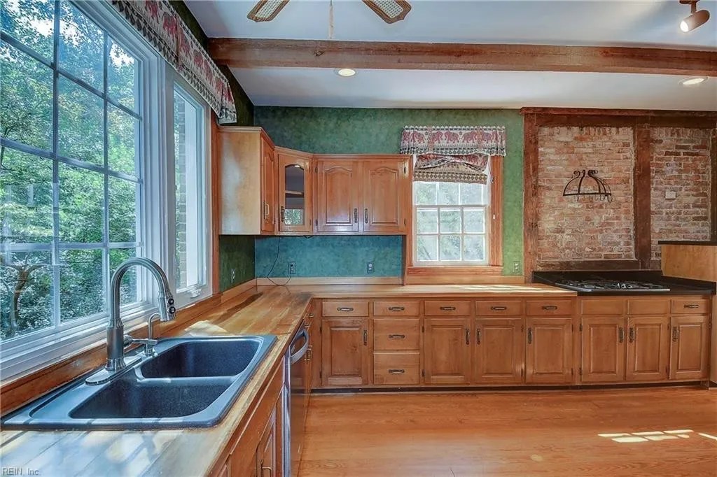 For Sale 8005 Beech Tree Ct, Suffolk, VA 23433
