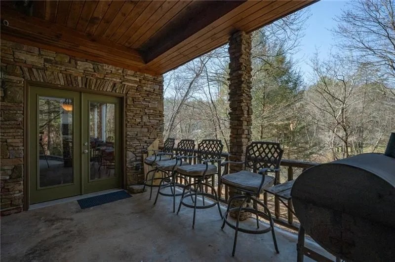 669 Riverfront Dr, Ellijay, GA 30536