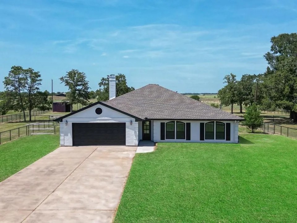67 Windmill Dr, Hempstead, TX 77445